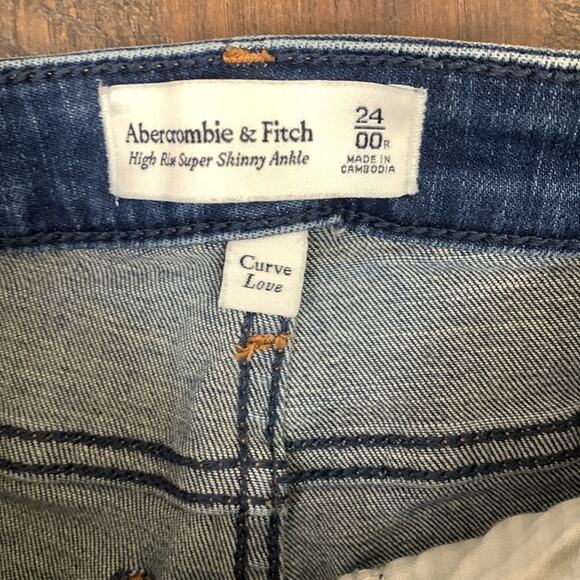 Abercrombie & Fitch Curve Love High Rise Super Skinny Ankle Distressed Jeans - Picture 2 of 4